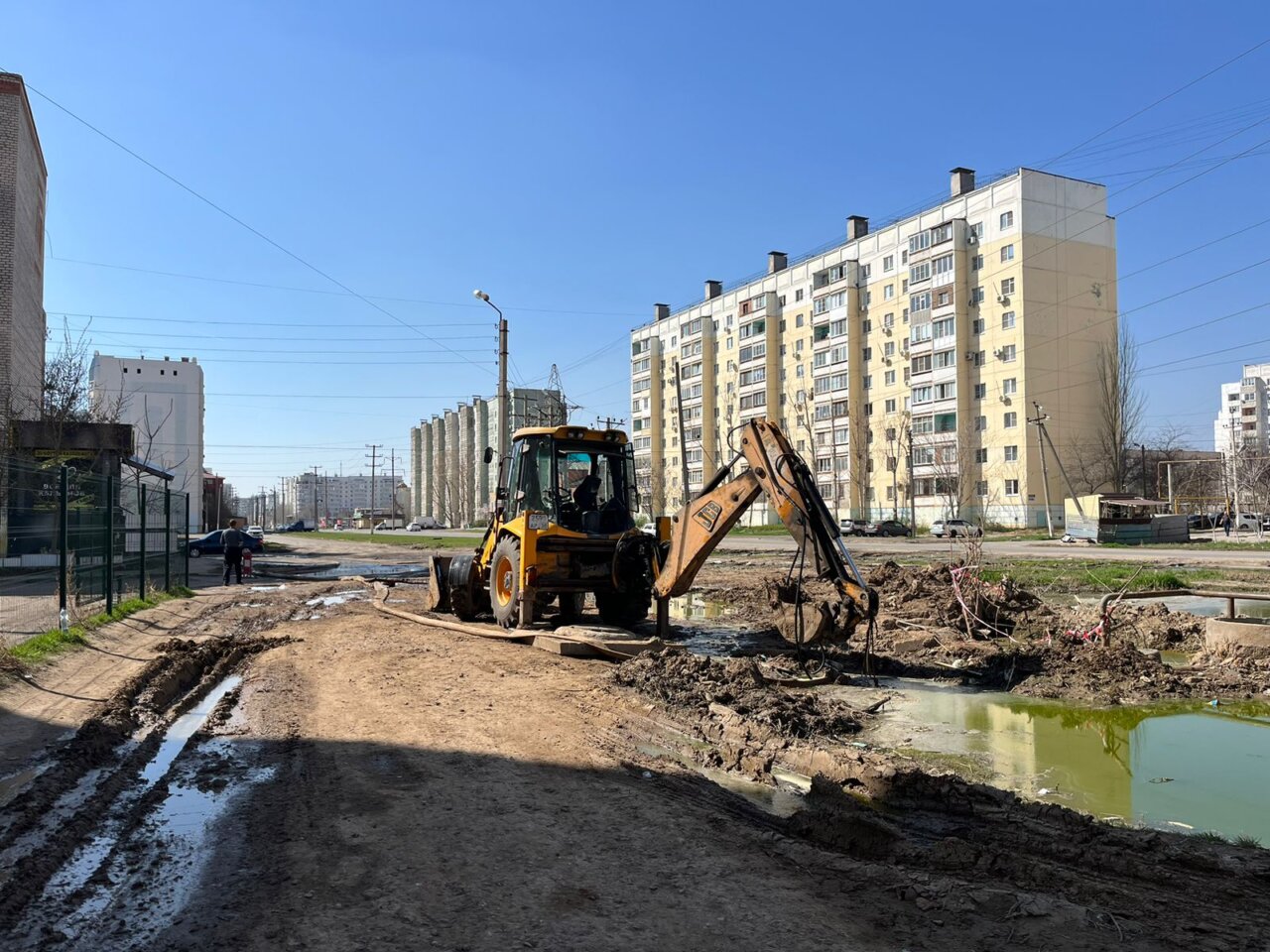 Во время откачки канализационного озера на улице Куликова повредили еще и  газопровод | 10.04.2024 | Астрахань - БезФормата