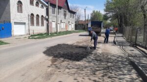 В Астрахани ремонтируют дорогу, на которой недавно застрял автобус