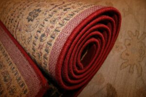 Астраханцам предлагают чистить ковры и получать за это 50 тысяч