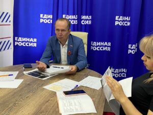 Астраханцы пришли на прием к Игорю Седову с вопросами по ЖКХ