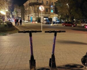 Самокаты в Астрахани начнут блокировать в запрещенных местах
