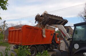 С улиц Астрахани за выходные вывезли 150 тонн мусора