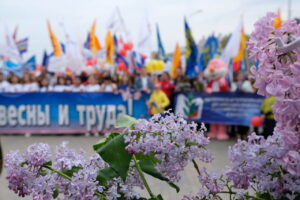Игорь Мартынов поздравил астраханцев с праздником Весны и Труда