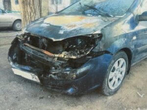 Астраханка чуть не сгорела в своей машине после посещения автосервиса