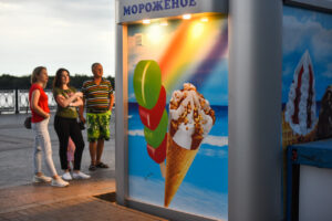 Платят до 150 тысяч: сколько можно заработать на мороженом в Астрахани