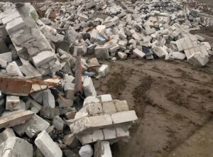 В Астрахани нашли свалку размером почти с теннисный корт