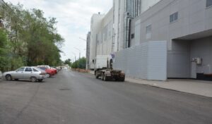 Астраханский торговый центр за свои деньги отремонтировал дорогу