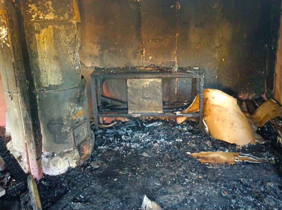 Пожилой астраханец поджег дом во время курения и сгорел сам