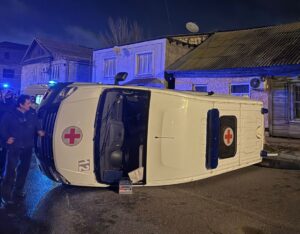 В Астрахани скорая помощь попала в аварию, пострадали медики