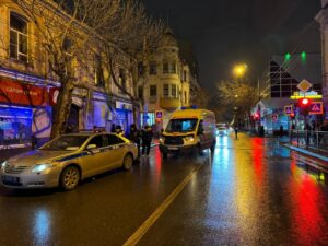 Женщина сбила трех пешеходов в самом центре Астрахани