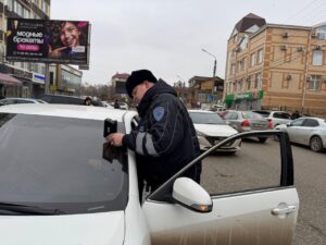 В Астрахани за день поймали больше сотни водителей с тонировкой