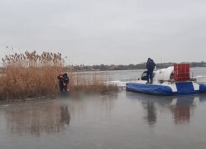 На Городском острове нашли вмерзший в лед труп