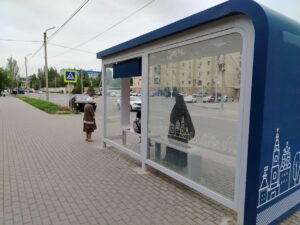 В Астрахани нашли еще одну сломанную остановку