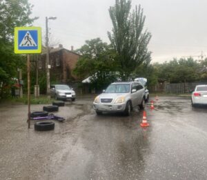 В Астрахани на улице Чугунова сбили двух подростков