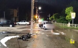 В Астраханской области после ДТП загорелся мопед, пострадал подросток-водитель