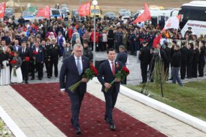 Главы Астраханской области и Калмыкии почтили память воинов 28-й армии