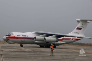 Огромный самолет МЧС направили в Астрахань для тушения пожаров