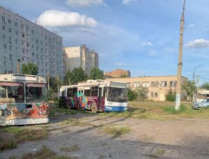 Из астраханского троллейбусного парка начали вывозить троллейбусы