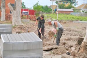 В Приволжском районе продолжают благоустраивать дворы
