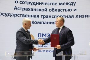Астраханская область и ГТЛК подписали два ключевых соглашения по транспорту на ПМЭФ-2025