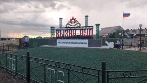 В Астраханской области жители за свой счет превращают родное село в конфетку