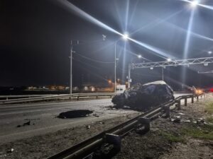 От машины мало что осталось: в Астрахани автобус столкнулся с авто, есть погибший