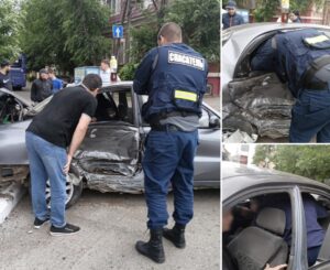В Астрахани ребенок оказался заблокированным в машине после ДТП, ему нужна была помощь