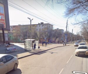В Астрахани у торгового центра мужчина устроил стрельбу