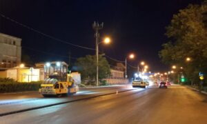 Еще немного потерпеть: на крупной астраханской улице заканчивают ремонт