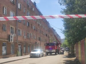 В жилом доме на улице Ляхова в Астрахани обрушился подъезд