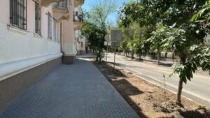 На площади в центре Астрахани теперь новые тротуары