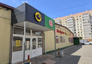 В Астрахани на месте «Светофора» готовится к открытию другой магазин сети низких цен: фото