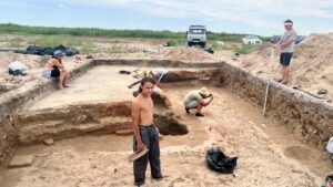 Под Астраханью археологи нашли огромный древний храм