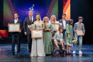 ЛУКОЙЛ поддержал шестую церемонию премии «Особенное счастье»