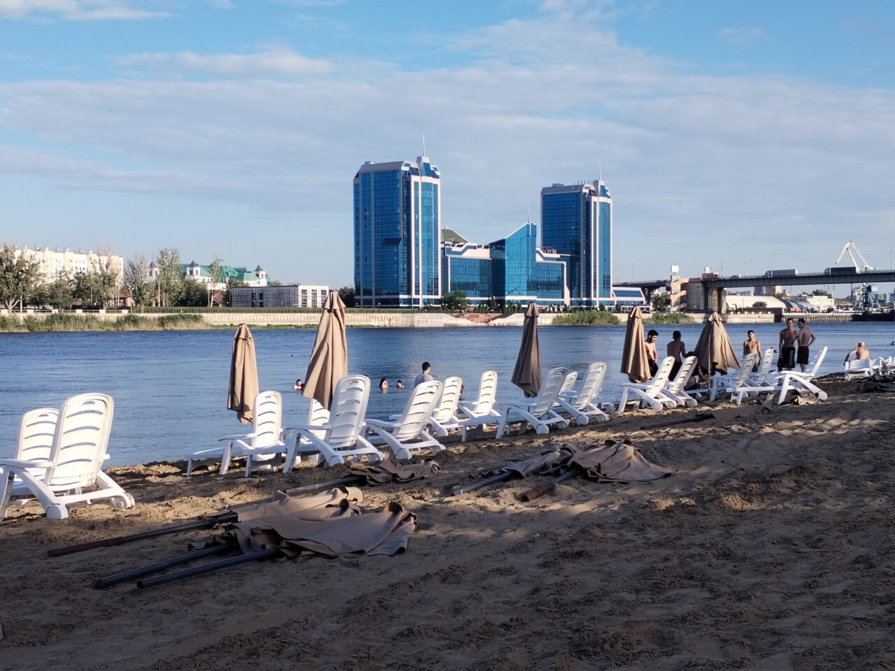 В этом году в Астраханской области перенесли старт купального сезона