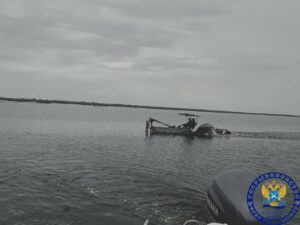 В Астраханской области от растений очищают водоемы по которым плавает вобла и популярная рыба