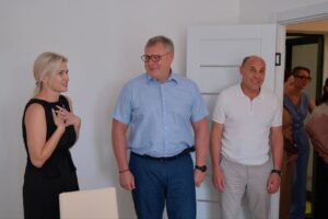 Игорь Бабушкин вручил астраханцам ключи от новых квартир