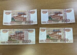 Четыре человека расплачивались в магазинах Астрахани фальшивыми купюрами