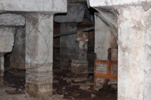 Сотни астраханцев пожаловались на затопленные подвалы с начала года