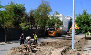 На одной из центральных улиц Астрахани сделают новый тротуар