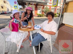 Вышла в свет уникальная передача, снятая в Астрахани сыном известного певца и юной блогершей