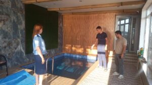 В бассейне гостевого дома под Астраханью утонул ребенок