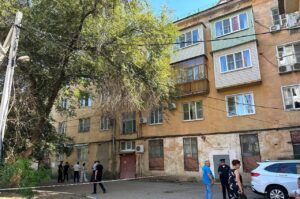 В Астрахани может обрушиться многоквартирный дом