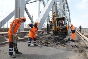 Полное закрытие Старого моста продлили до четверга: в чем причины