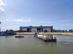 Крупная компания начала испытания судна, построенного в Астраханской области