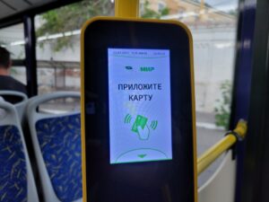 Ездить дешевле: астраханцы могут сэкономить 10 рублей с каждой поездки в общественном транспорте