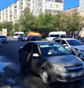 Почему на улице Софьи Перовской в Астрахани с самого утра была огромная лужа