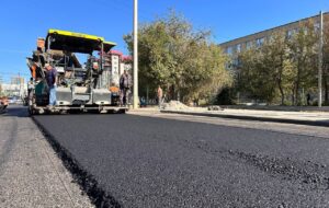 В Астрахани заканчивают ремонт одной из важнейших улиц