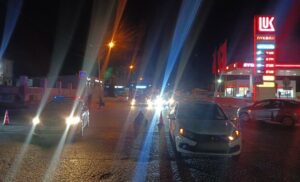 В Астрахани поездка подростков на самокате вдвоем обернулась серьезным ДТП