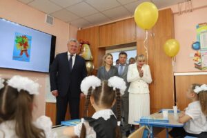 Игорь Бабушкин посетил обновленную после ремонта школу Астрахани